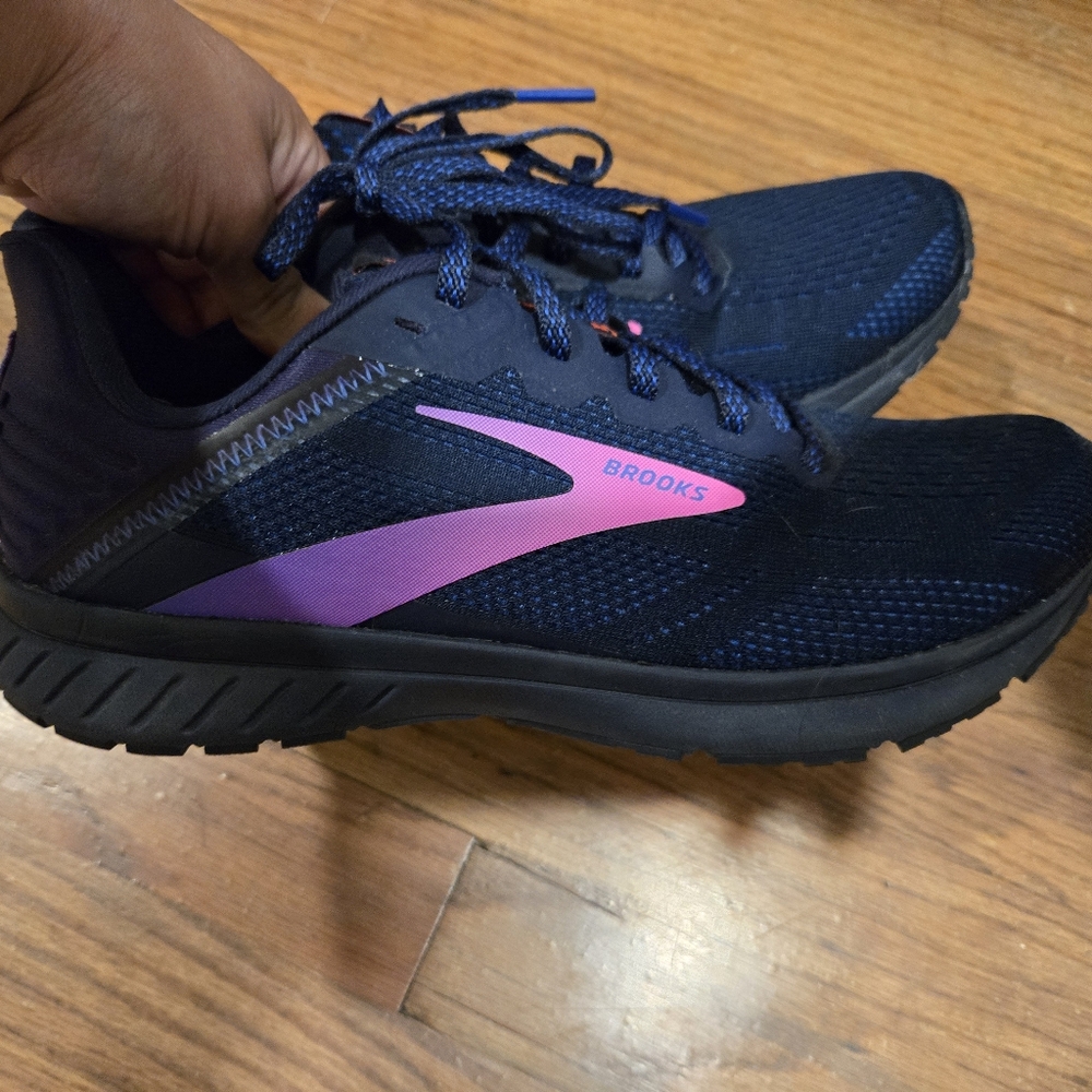 Brook women's anthem 5 blue and pink size 8